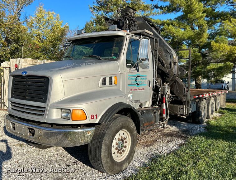 image for item NQ9967 1997 Ford LT9513  crane truck