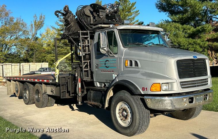 image for item NQ9967 1997 Ford LT9513  crane truck