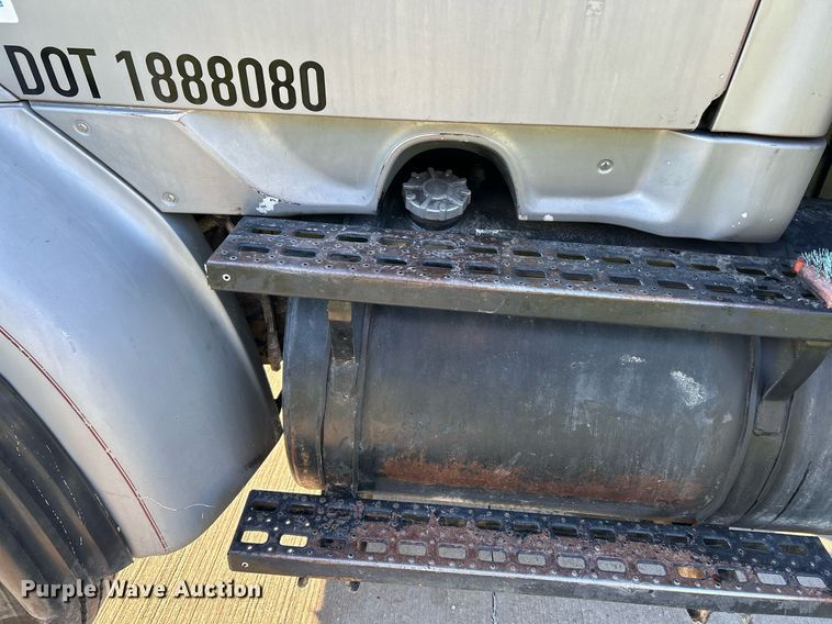 image for item NQ9967 1997 Ford LT9513  crane truck