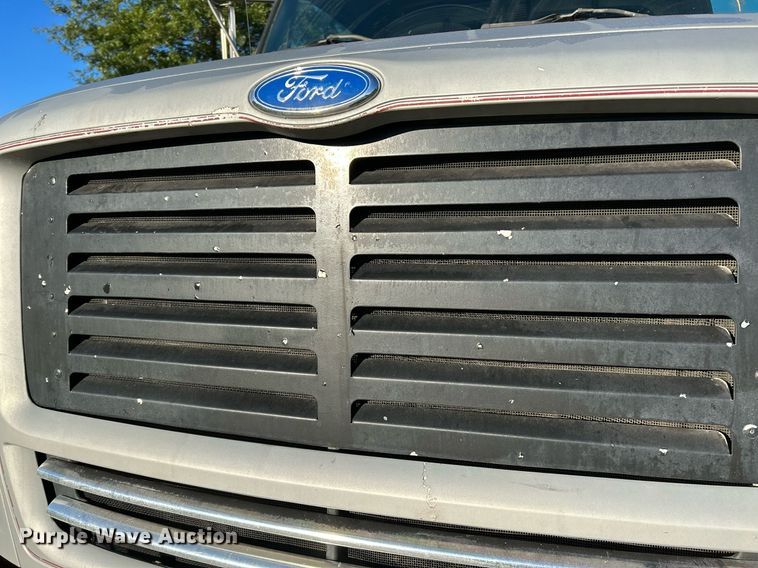 image for item NQ9967 1997 Ford LT9513  crane truck