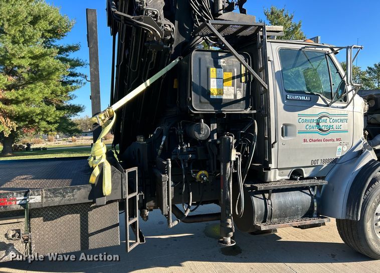 image for item NQ9967 1997 Ford LT9513  crane truck