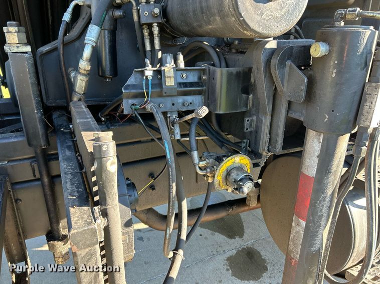 image for item NQ9967 1997 Ford LT9513  crane truck