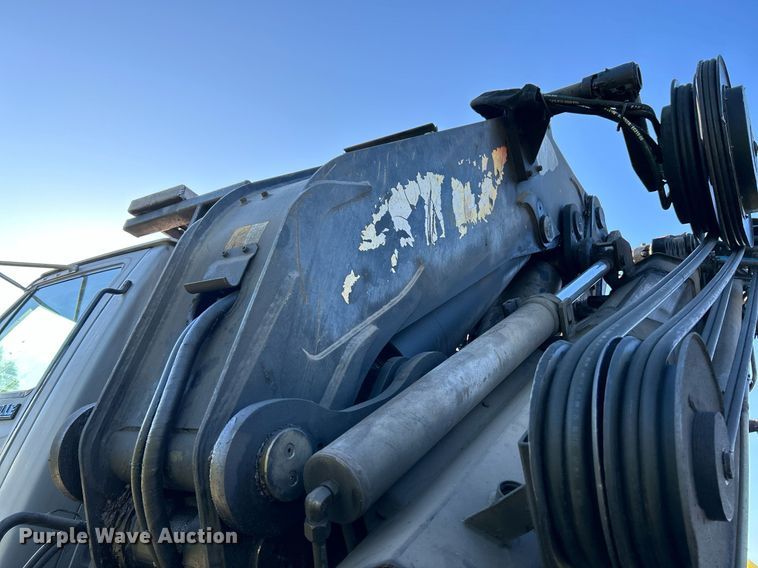 image for item NQ9967 1997 Ford LT9513  crane truck