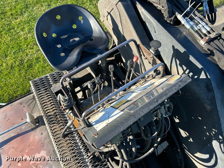 image for item NQ9967 1997 Ford LT9513  crane truck