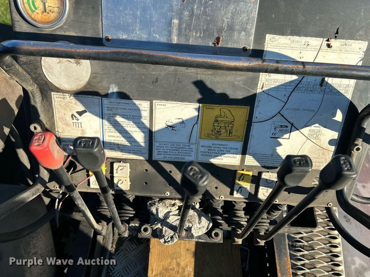 image for item NQ9967 1997 Ford LT9513  crane truck