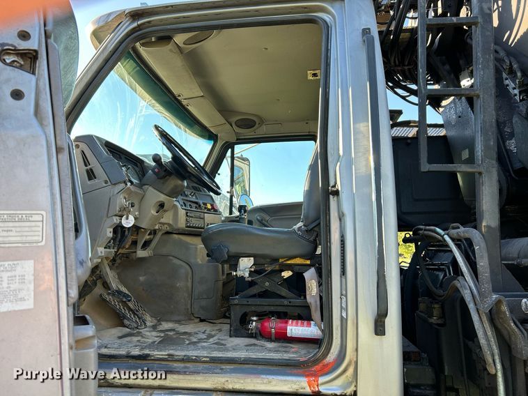 image for item NQ9967 1997 Ford LT9513  crane truck