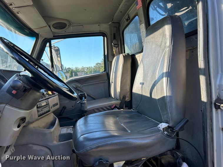 image for item NQ9967 1997 Ford LT9513  crane truck