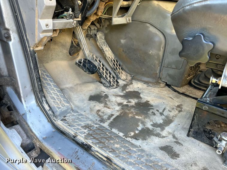 image for item NQ9967 1997 Ford LT9513  crane truck