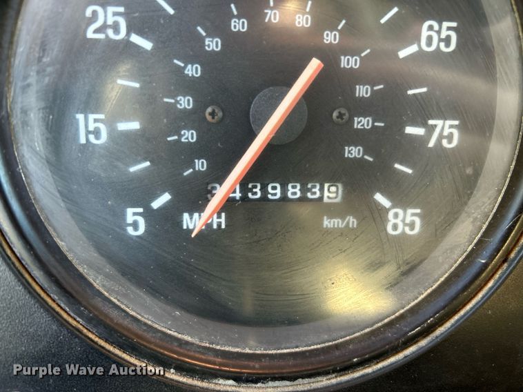 image for item NQ9967 1997 Ford LT9513  crane truck