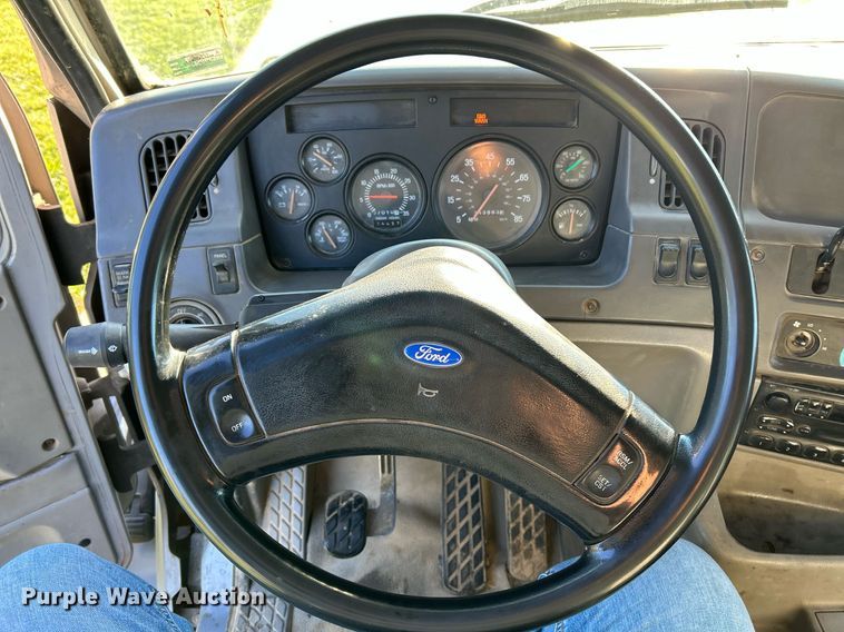 image for item NQ9967 1997 Ford LT9513  crane truck