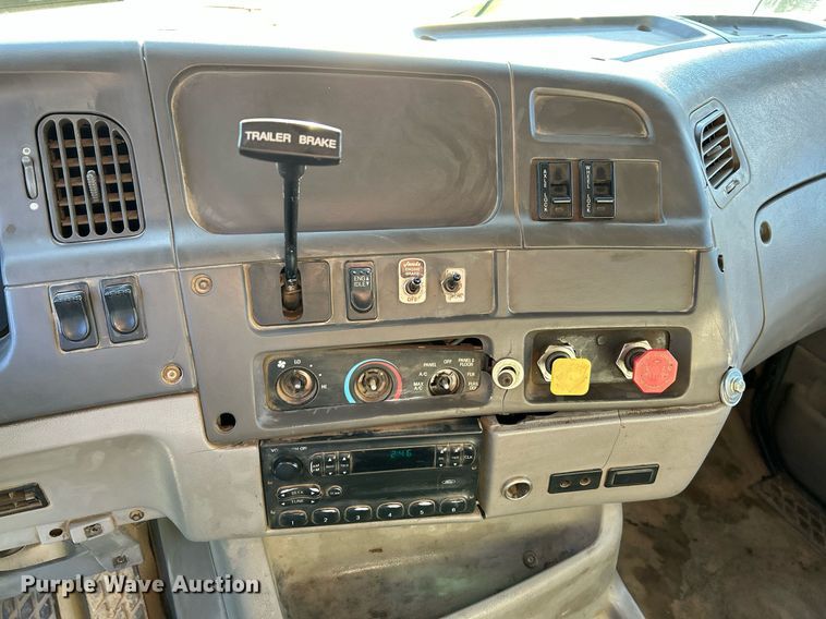 image for item NQ9967 1997 Ford LT9513  crane truck