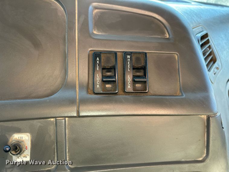 image for item NQ9967 1997 Ford LT9513  crane truck