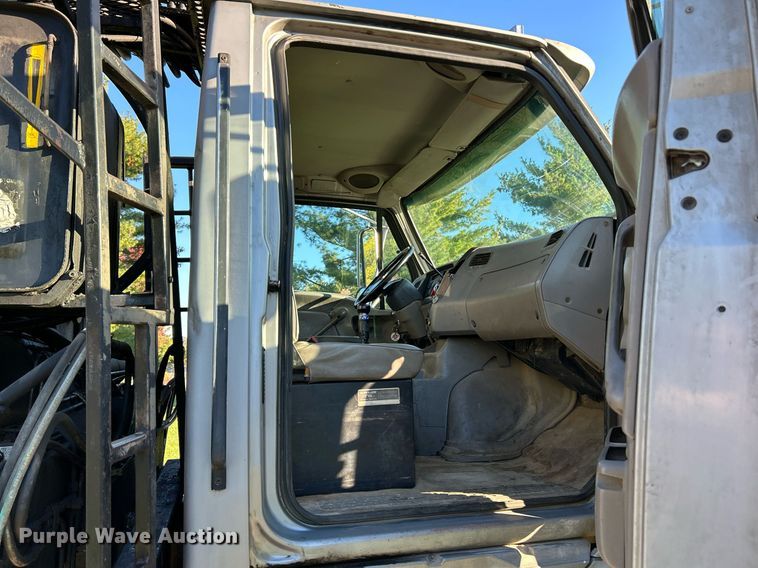 image for item NQ9967 1997 Ford LT9513  crane truck