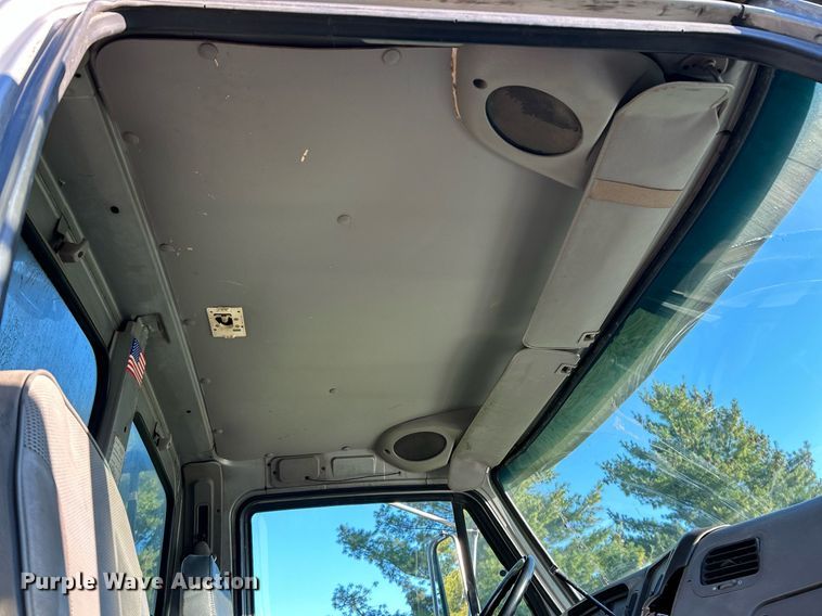 image for item NQ9967 1997 Ford LT9513  crane truck