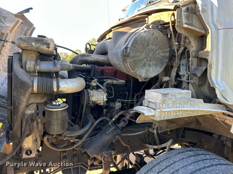 image for item NQ9967 1997 Ford LT9513  crane truck