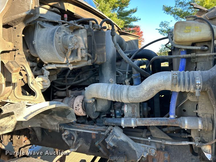 image for item NQ9967 1997 Ford LT9513  crane truck