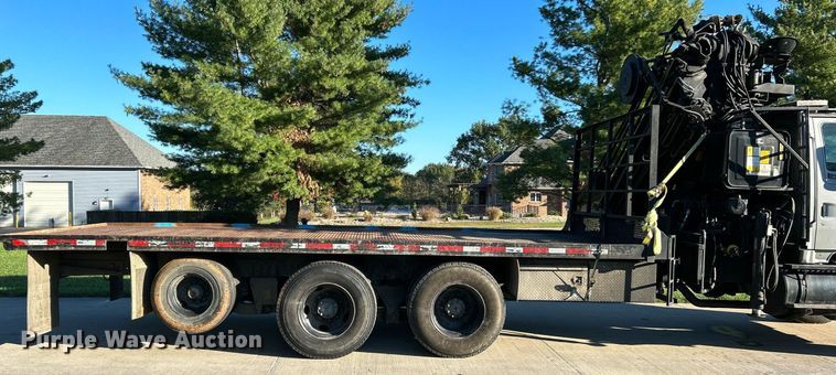 image for item NQ9967 1997 Ford LT9513  crane truck