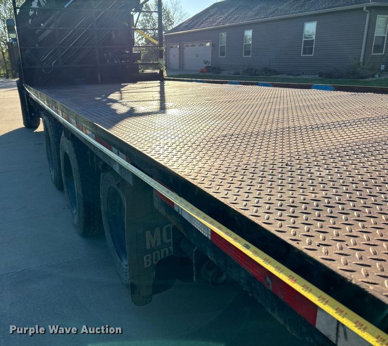 image for item NQ9967 1997 Ford LT9513  crane truck