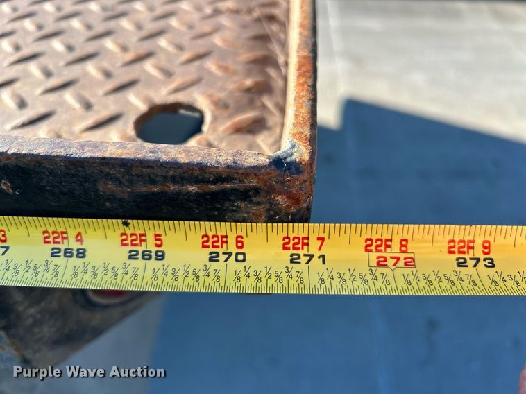 image for item NQ9967 1997 Ford LT9513  crane truck