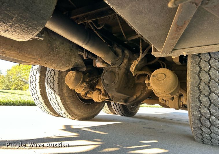 image for item NQ9967 1997 Ford LT9513  crane truck