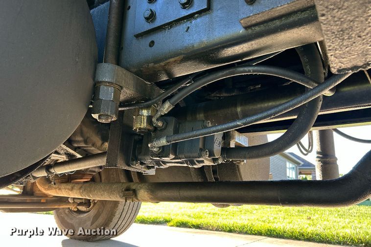 image for item NQ9967 1997 Ford LT9513  crane truck