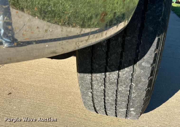 image for item NQ9967 1997 Ford LT9513  crane truck