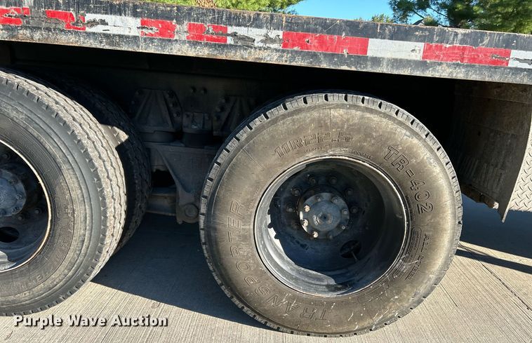 image for item NQ9967 1997 Ford LT9513  crane truck