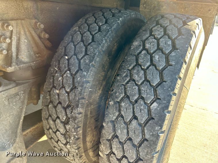 image for item NQ9967 1997 Ford LT9513  crane truck