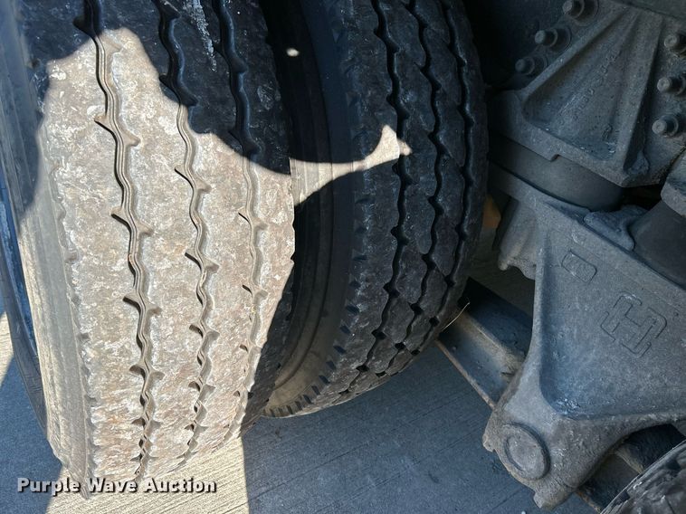 image for item NQ9967 1997 Ford LT9513  crane truck