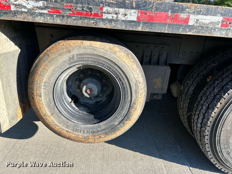 image for item NQ9967 1997 Ford LT9513  crane truck