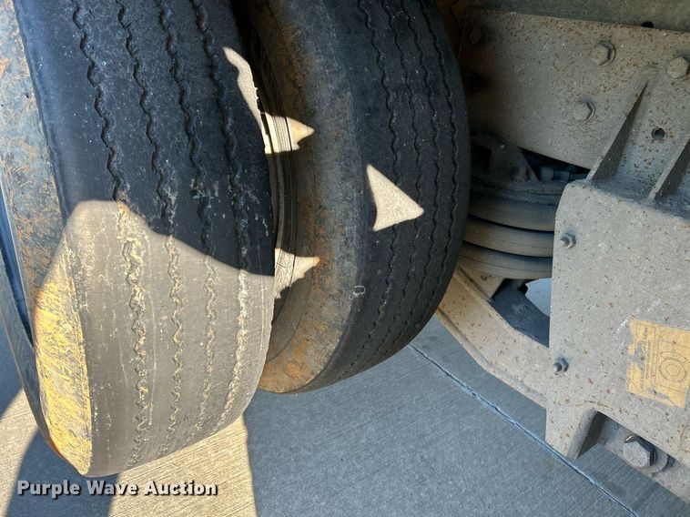 image for item NQ9967 1997 Ford LT9513  crane truck