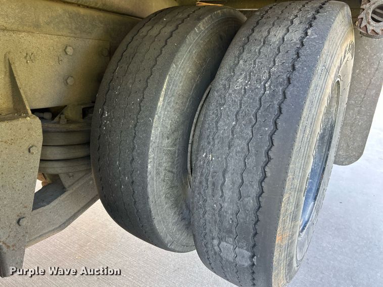 image for item NQ9967 1997 Ford LT9513  crane truck