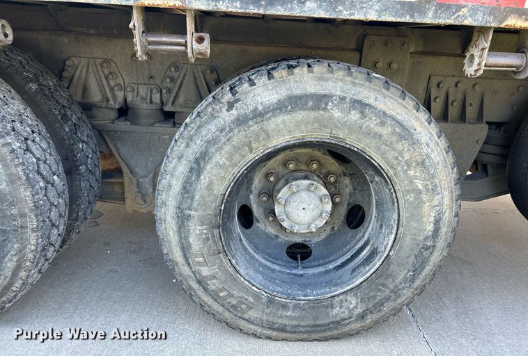 image for item NQ9967 1997 Ford LT9513  crane truck