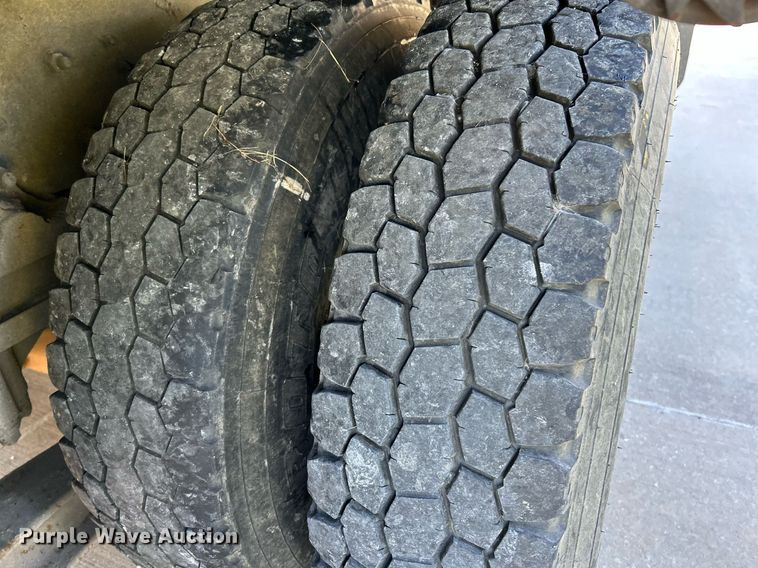 image for item NQ9967 1997 Ford LT9513  crane truck