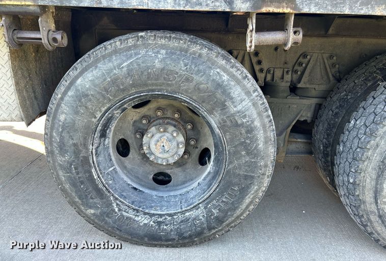 image for item NQ9967 1997 Ford LT9513  crane truck