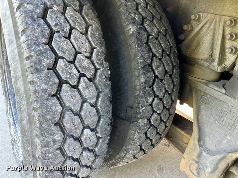 image for item NQ9967 1997 Ford LT9513  crane truck