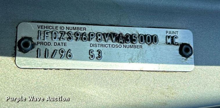 image for item NQ9967 1997 Ford LT9513  crane truck