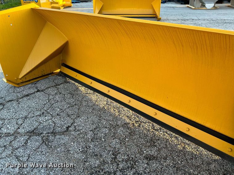 image for item NQ9978 skid steer snow pusher