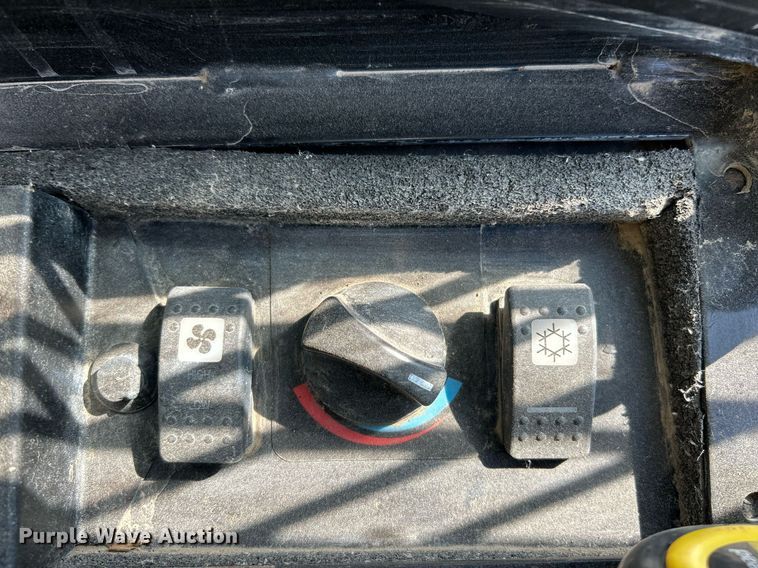 image for item NR9026 2013 Caterpillar 259B3  tracked skid steer loader