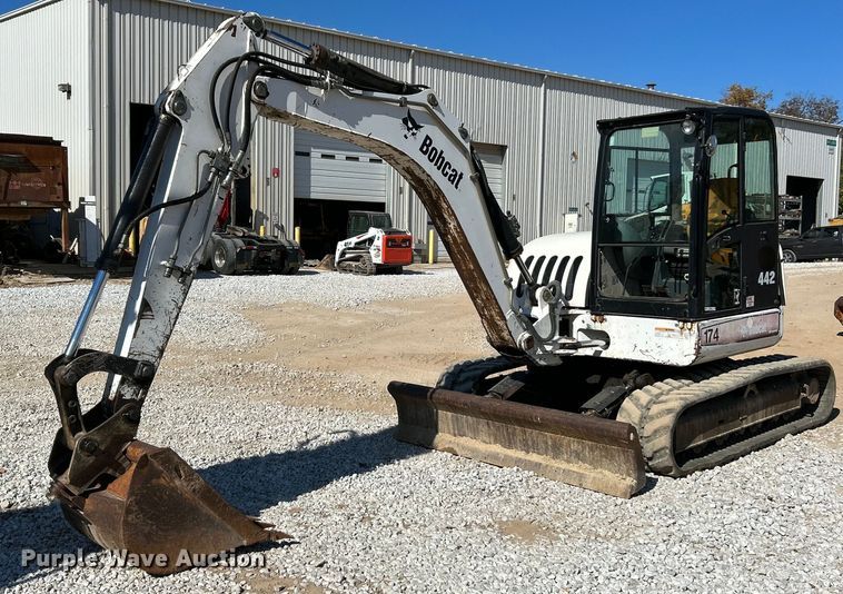 image for item NR9027 2005 Bobcat 442C  mini excavator