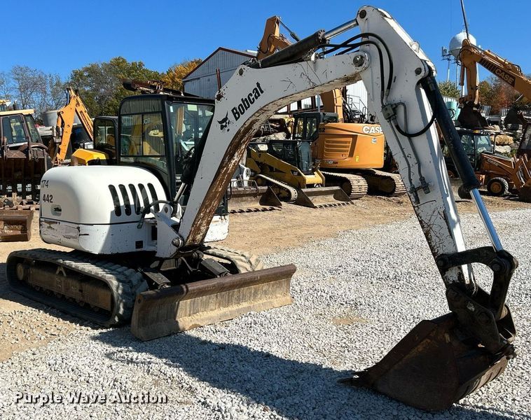 image for item NR9027 2005 Bobcat 442C  mini excavator