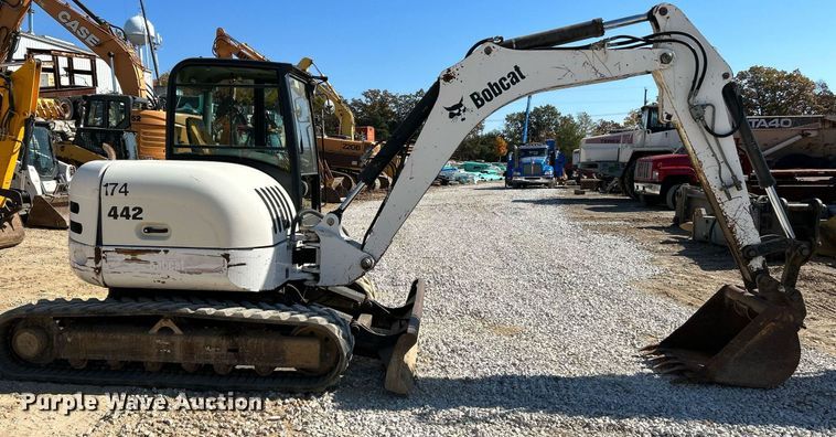 image for item NR9027 2005 Bobcat 442C  mini excavator