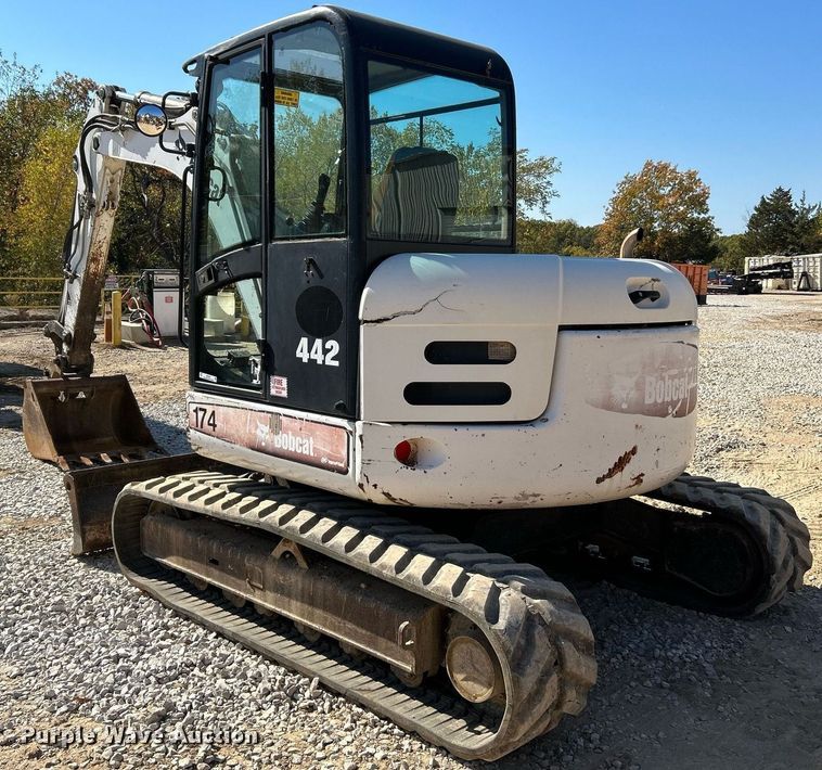 image for item NR9027 2005 Bobcat 442C  mini excavator