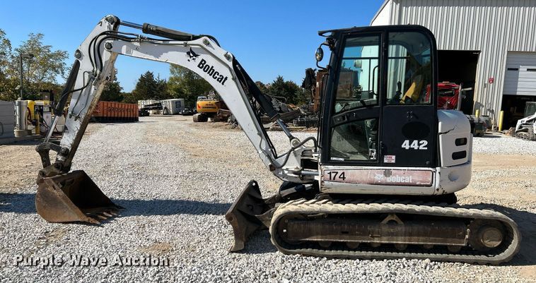image for item NR9027 2005 Bobcat 442C  mini excavator