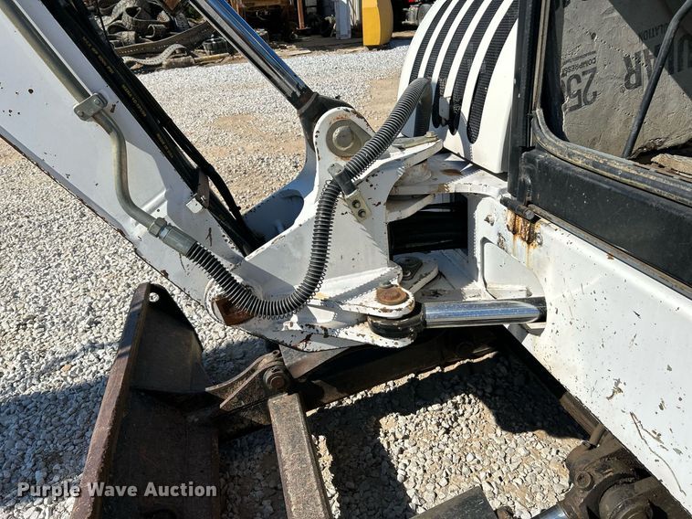 image for item NR9027 2005 Bobcat 442C  mini excavator