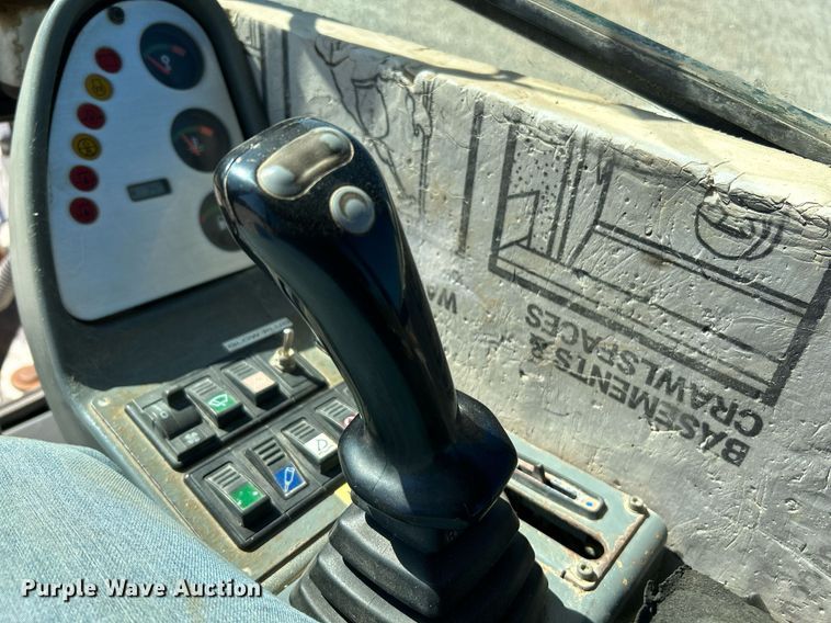 image for item NR9027 2005 Bobcat 442C  mini excavator