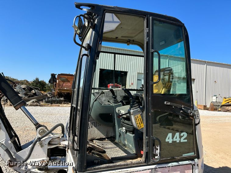 image for item NR9027 2005 Bobcat 442C  mini excavator