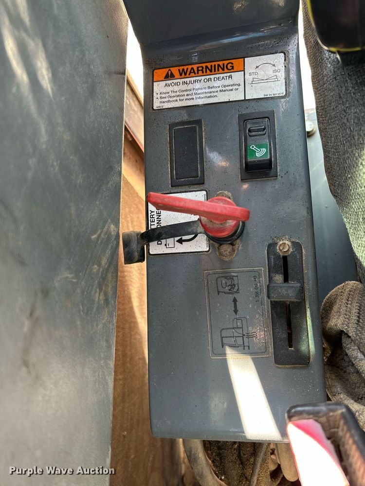 image for item NR9027 2005 Bobcat 442C  mini excavator