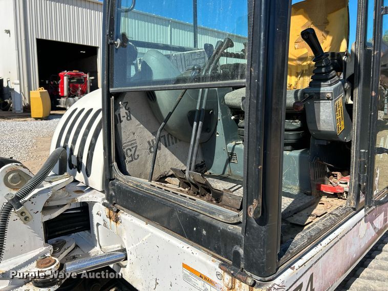 image for item NR9027 2005 Bobcat 442C  mini excavator