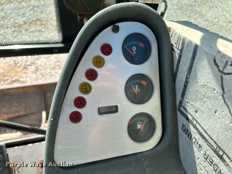 image for item NR9027 2005 Bobcat 442C  mini excavator